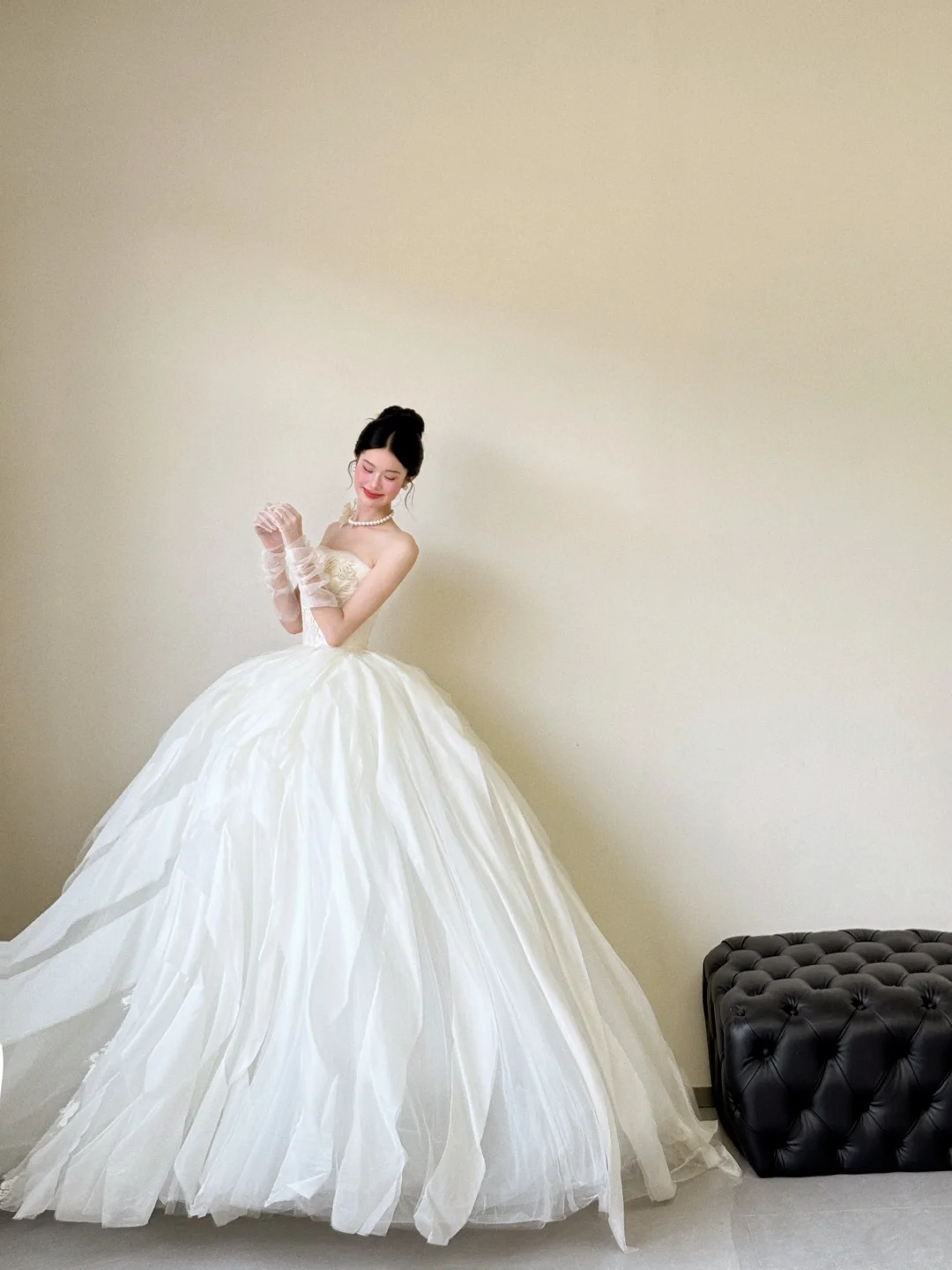 Princess Ball Gown Strapless White Satin Tulle Applique With Gloves Long Wedding Dresses C3852