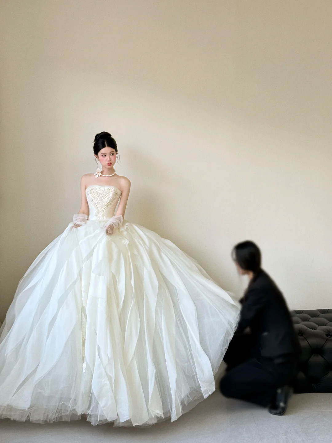 Princess Ball Gown Strapless White Satin Tulle Applique With Gloves Long Wedding Dresses C3852