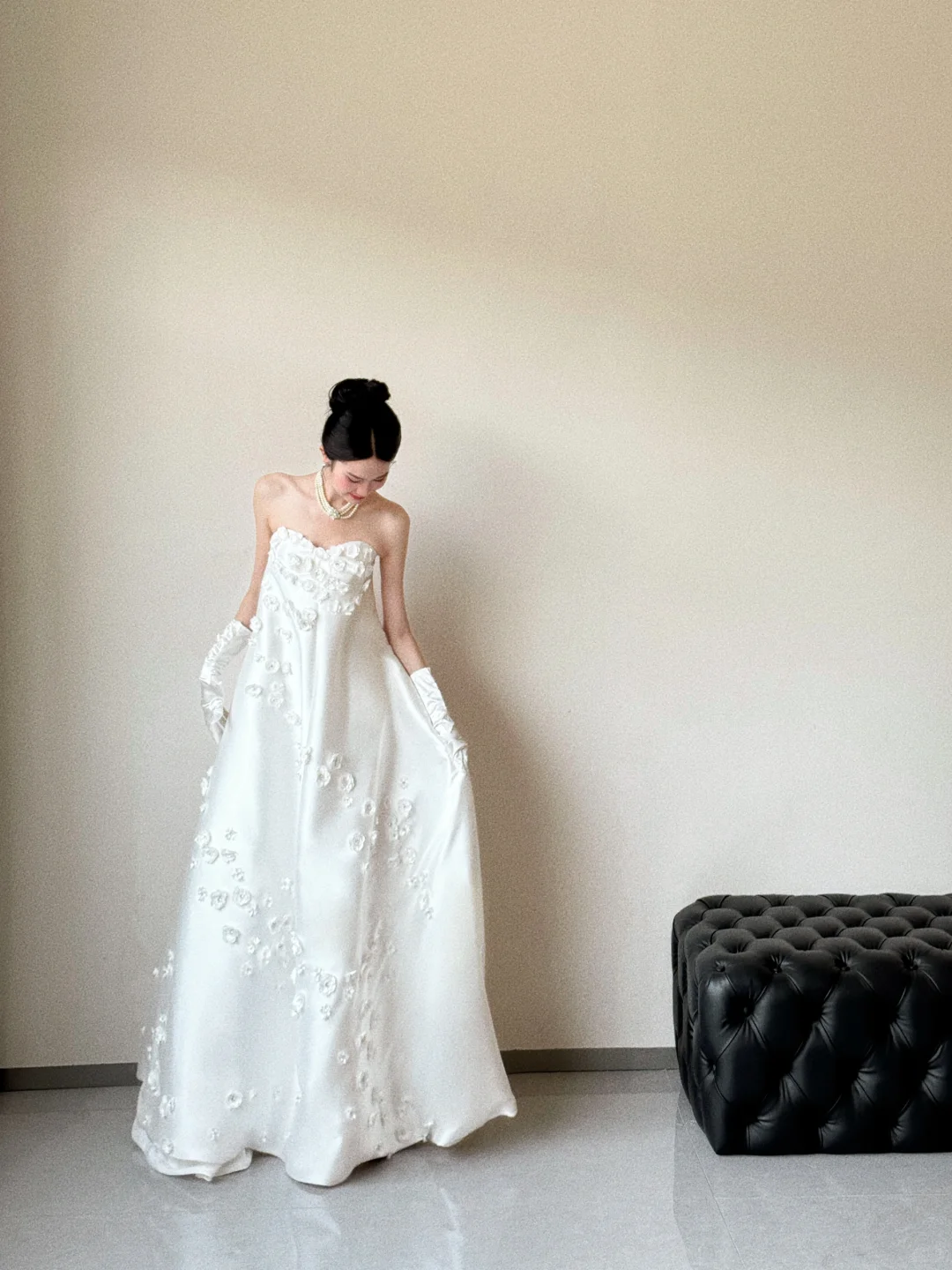 Elegant Strapless White Satin Applique With Gloves Long Wedding Dresses C3854