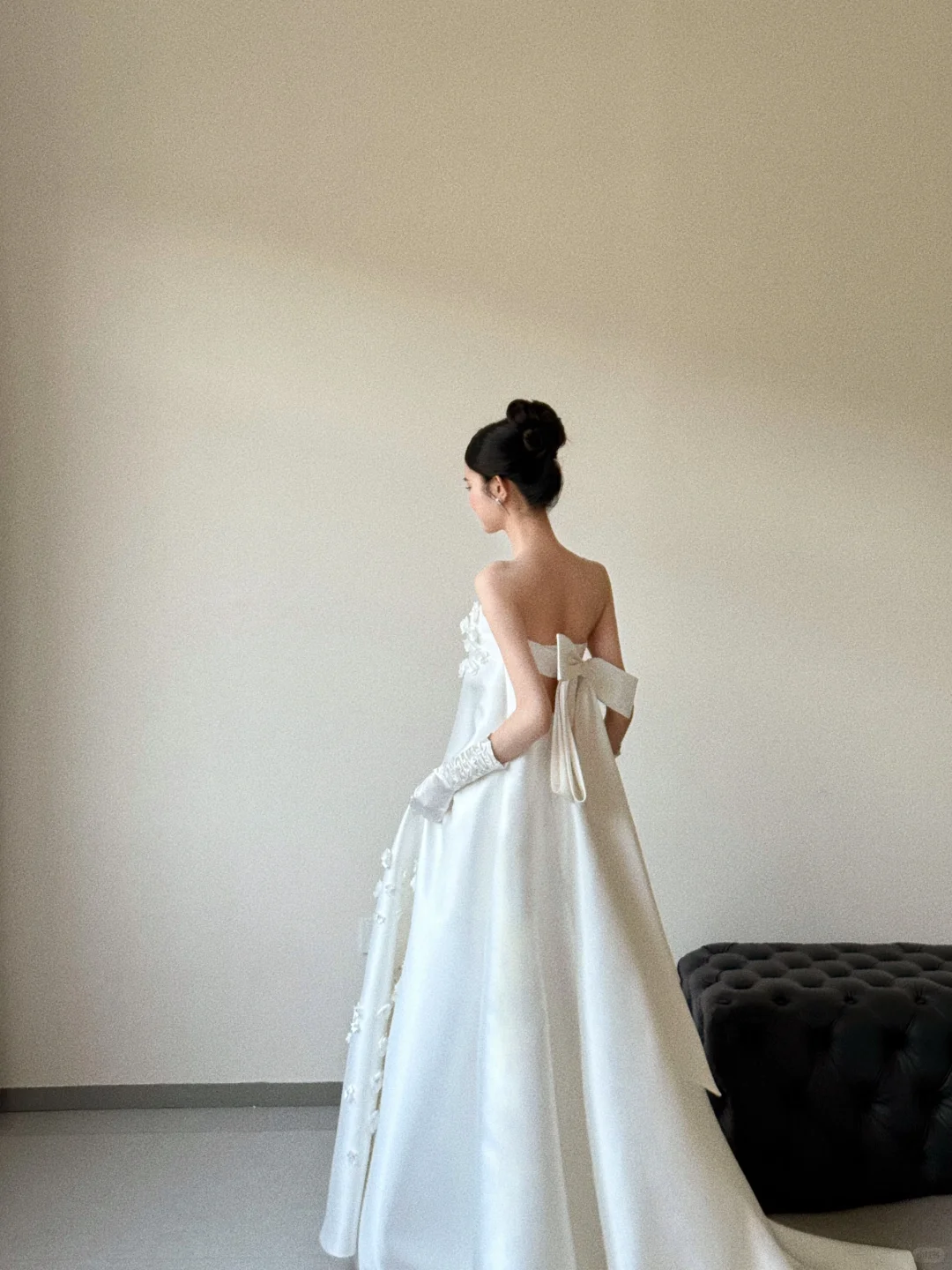 Elegant Strapless White Satin Applique With Gloves Long Wedding Dresses C3854