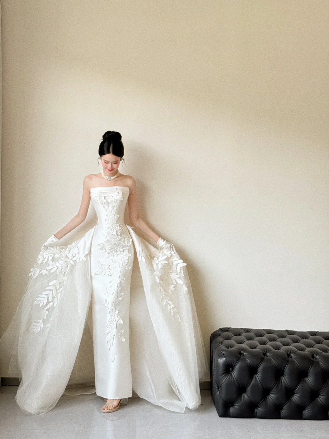 Unique Mermaid Strapless White Satin Tulle Applique With Gloves Long Wedding Dresses C3855