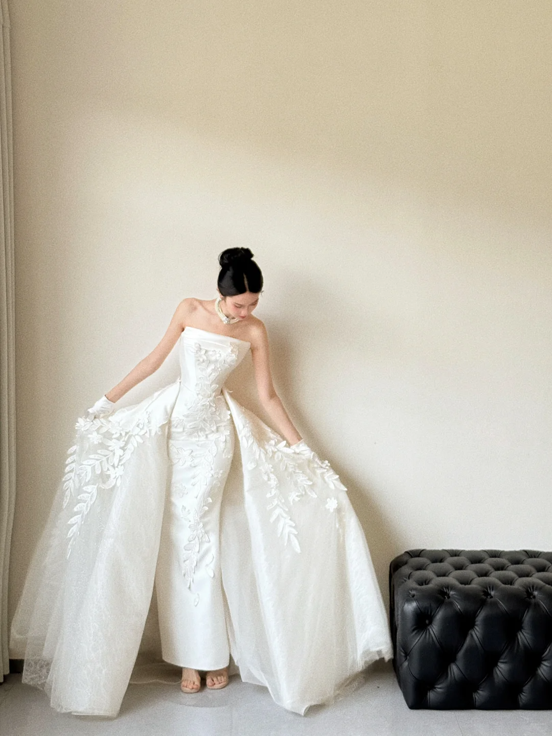 Unique Mermaid Strapless White Satin Tulle Applique With Gloves Long Wedding Dresses C3855