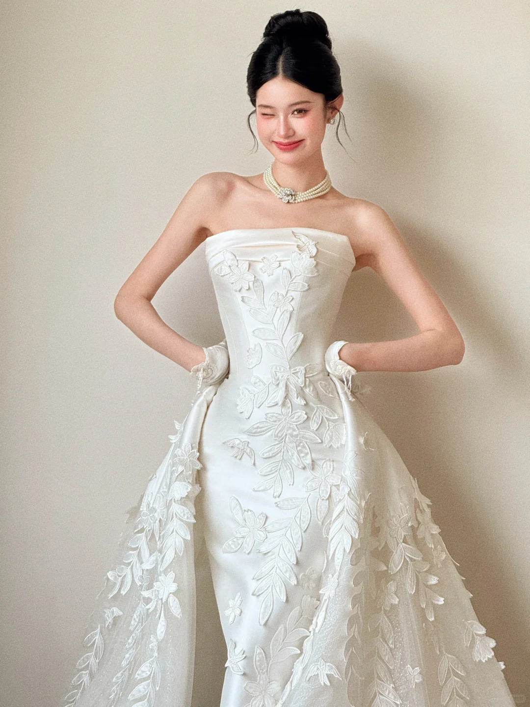 Unique Mermaid Strapless White Satin Tulle Applique With Gloves Long Wedding Dresses C3855