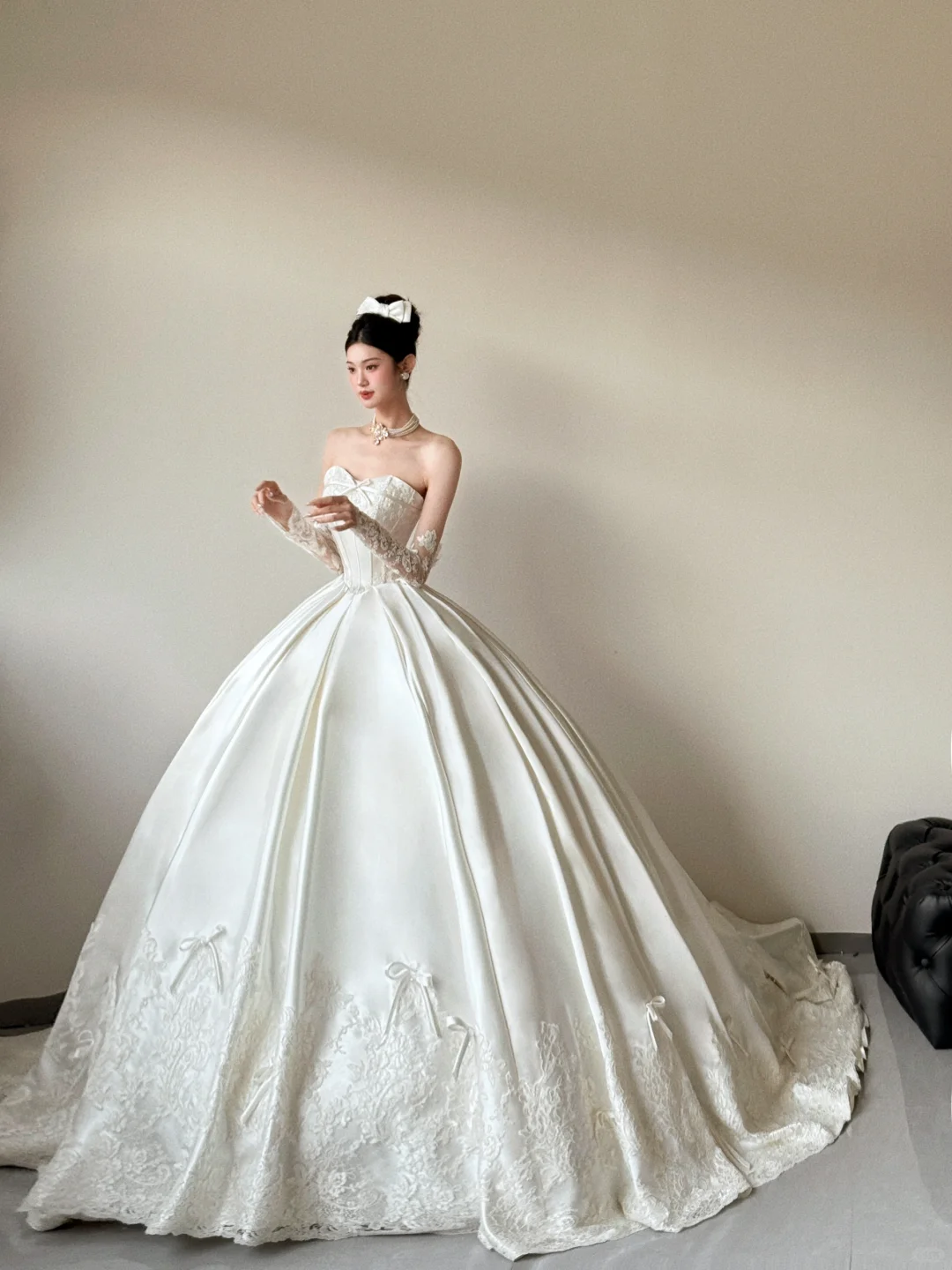 Vintage Ball Gown Strapless Satin Lace Applique Long Wedding Dresses C3860