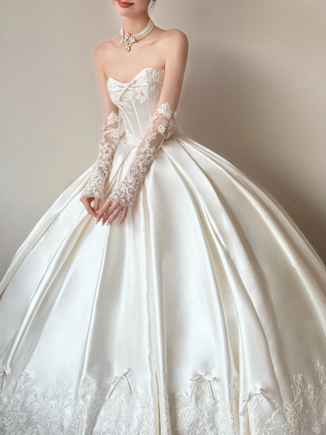 Vintage Ball Gown Strapless Satin Lace Applique Long Wedding Dresses C3860