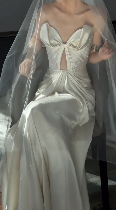Unique Mermaid Strapless Satin Pleated With Veil Long Wedding Dresses C3862