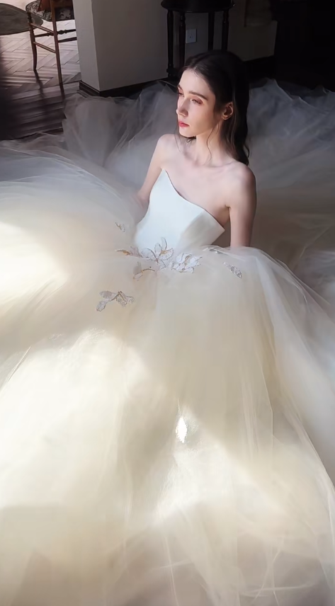 Pretty Ball Gown Strapless Satin Tulle Applique Long Wedding Dresses C3878