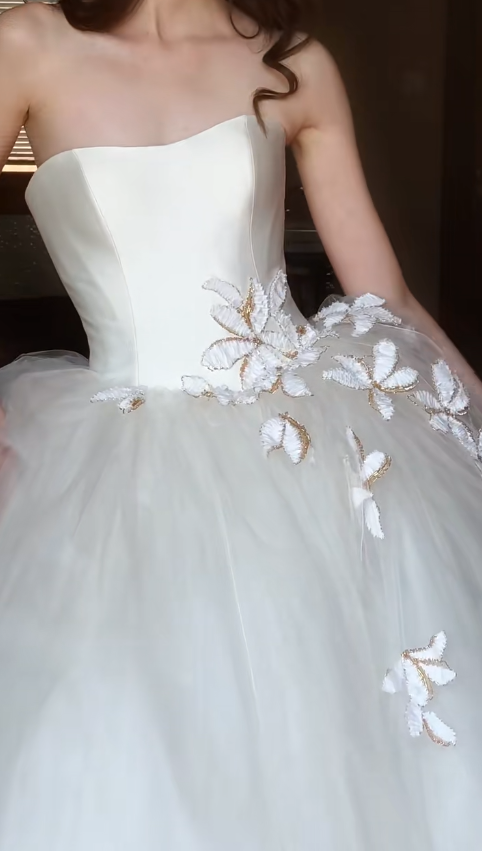 Pretty Ball Gown Strapless Satin Tulle Applique Long Wedding Dresses C3878