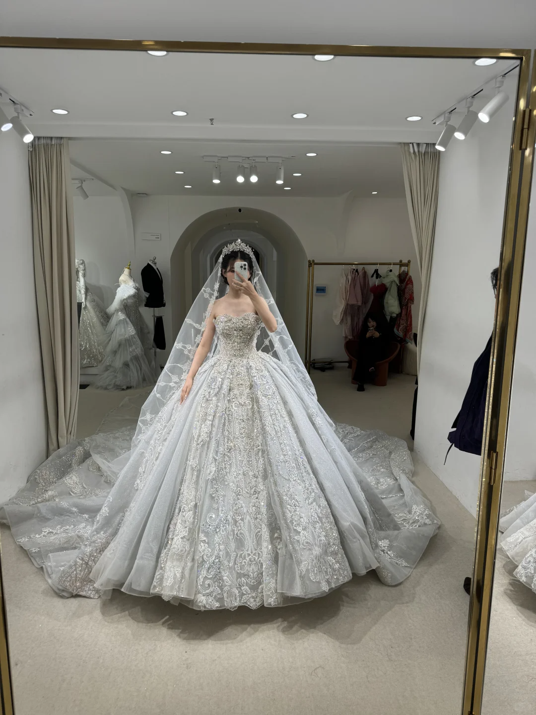 Gorgeous Ball Gown Strapless Satin Tulle Sequin Beaded With Veil Long Wedding Dresses C3904