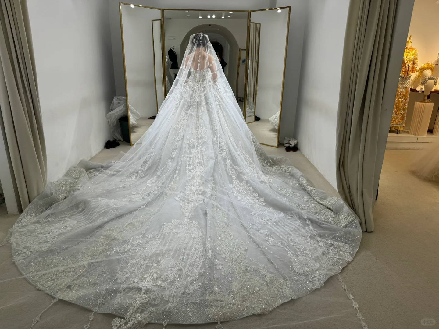 Gorgeous Ball Gown Strapless Satin Tulle Sequin Beaded With Veil Long Wedding Dresses C3904