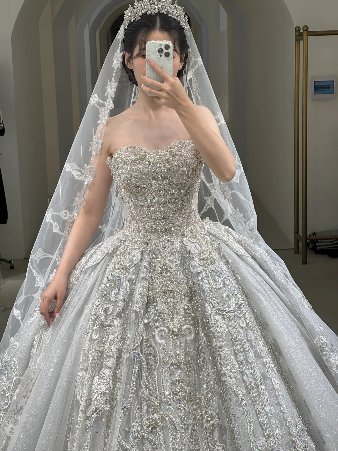 Gorgeous Ball Gown Strapless Satin Tulle Sequin Beaded With Veil Long Wedding Dresses C3904