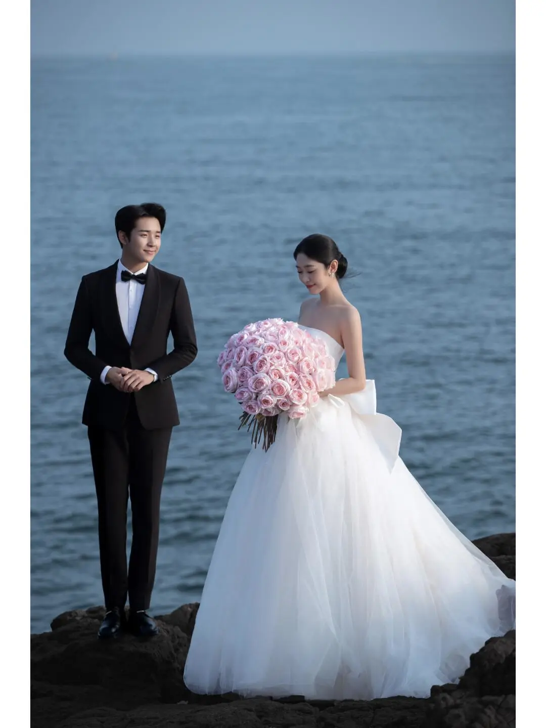 Elegant Ball Gown Strapless White Satin Tulle With Veil Long Wedding Dresses C3912