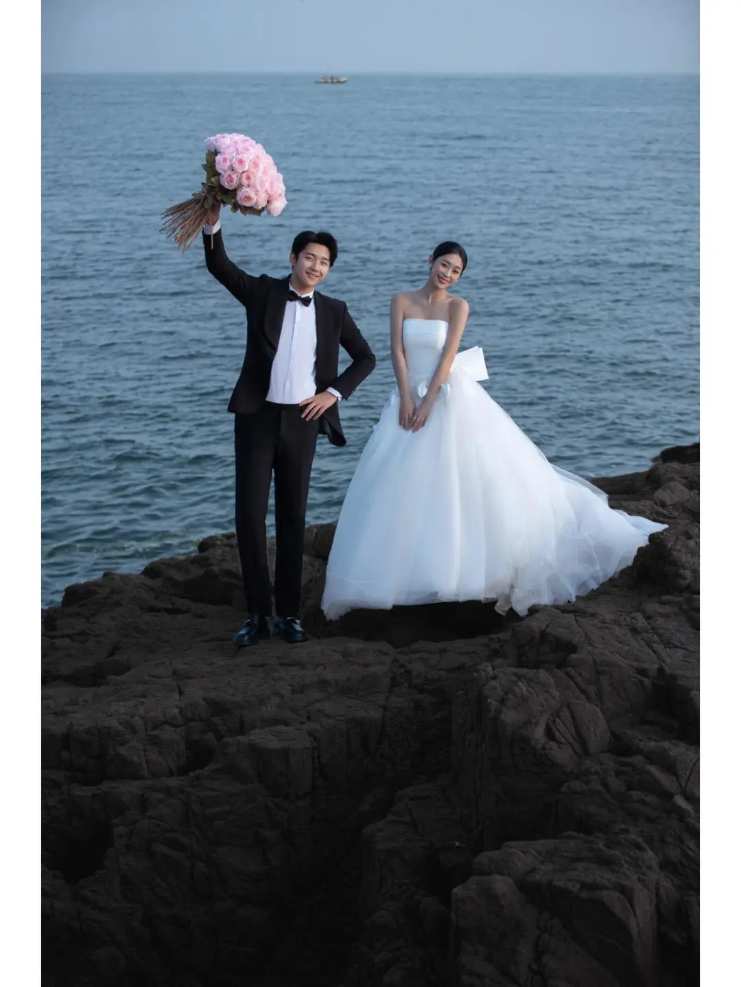 Elegant Ball Gown Strapless White Satin Tulle With Veil Long Wedding Dresses C3912