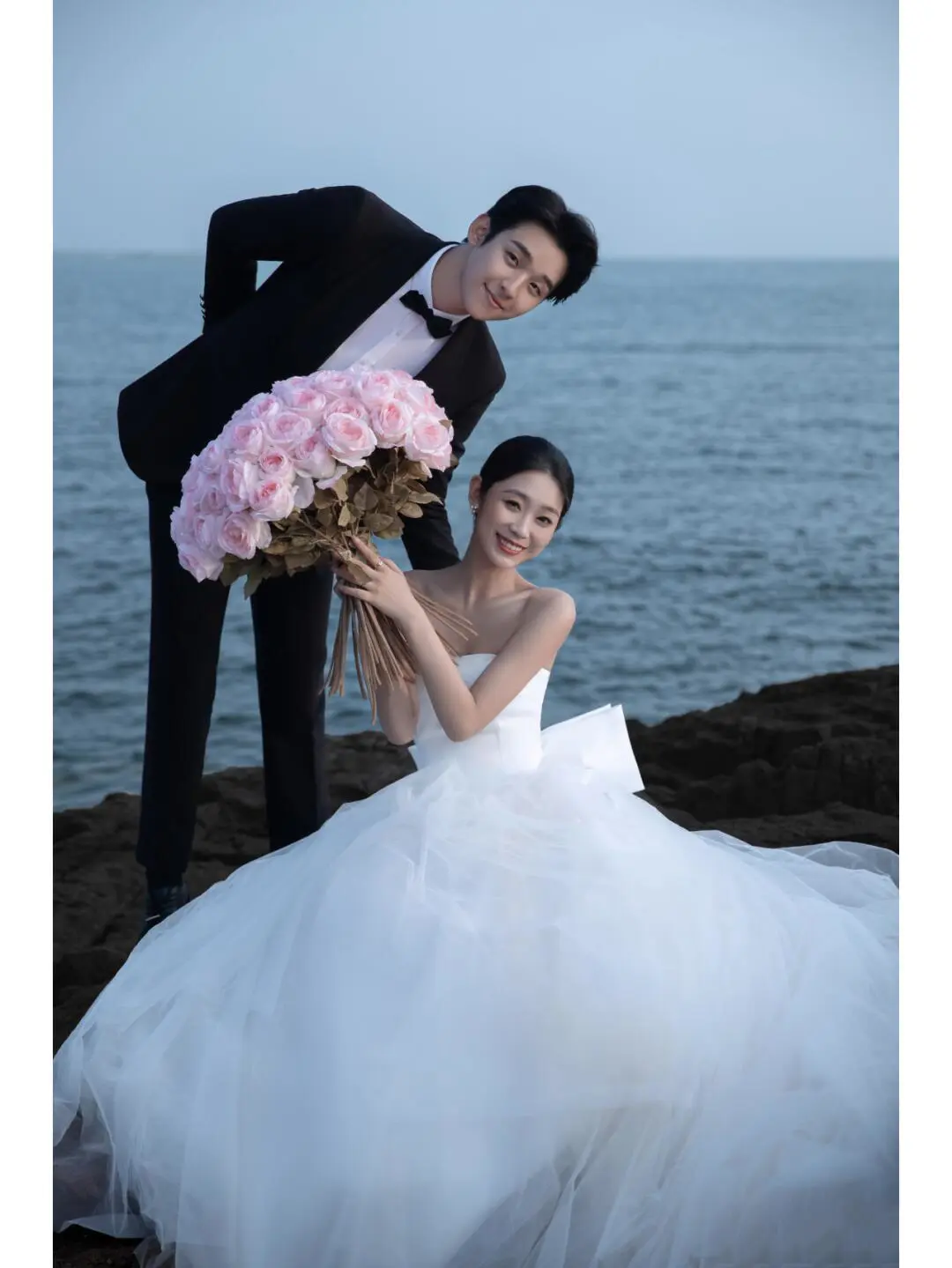 Elegant Ball Gown Strapless White Satin Tulle With Veil Long Wedding Dresses C3912