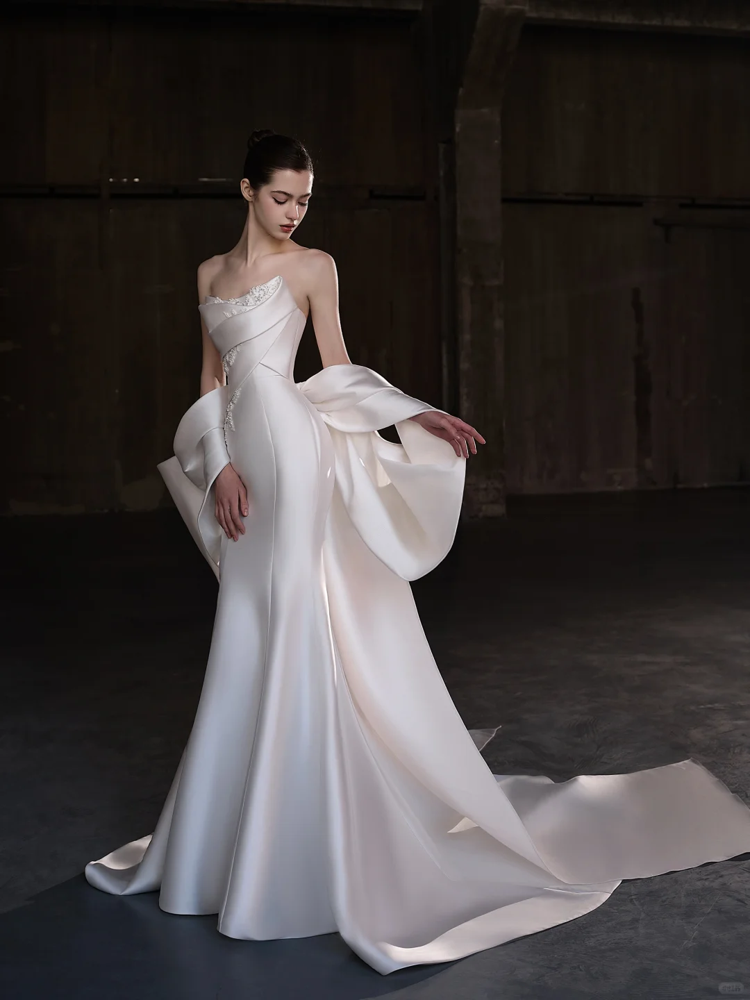 Elegant Mermaid Strapless Satin Applique Long Wedding Dresses C3925