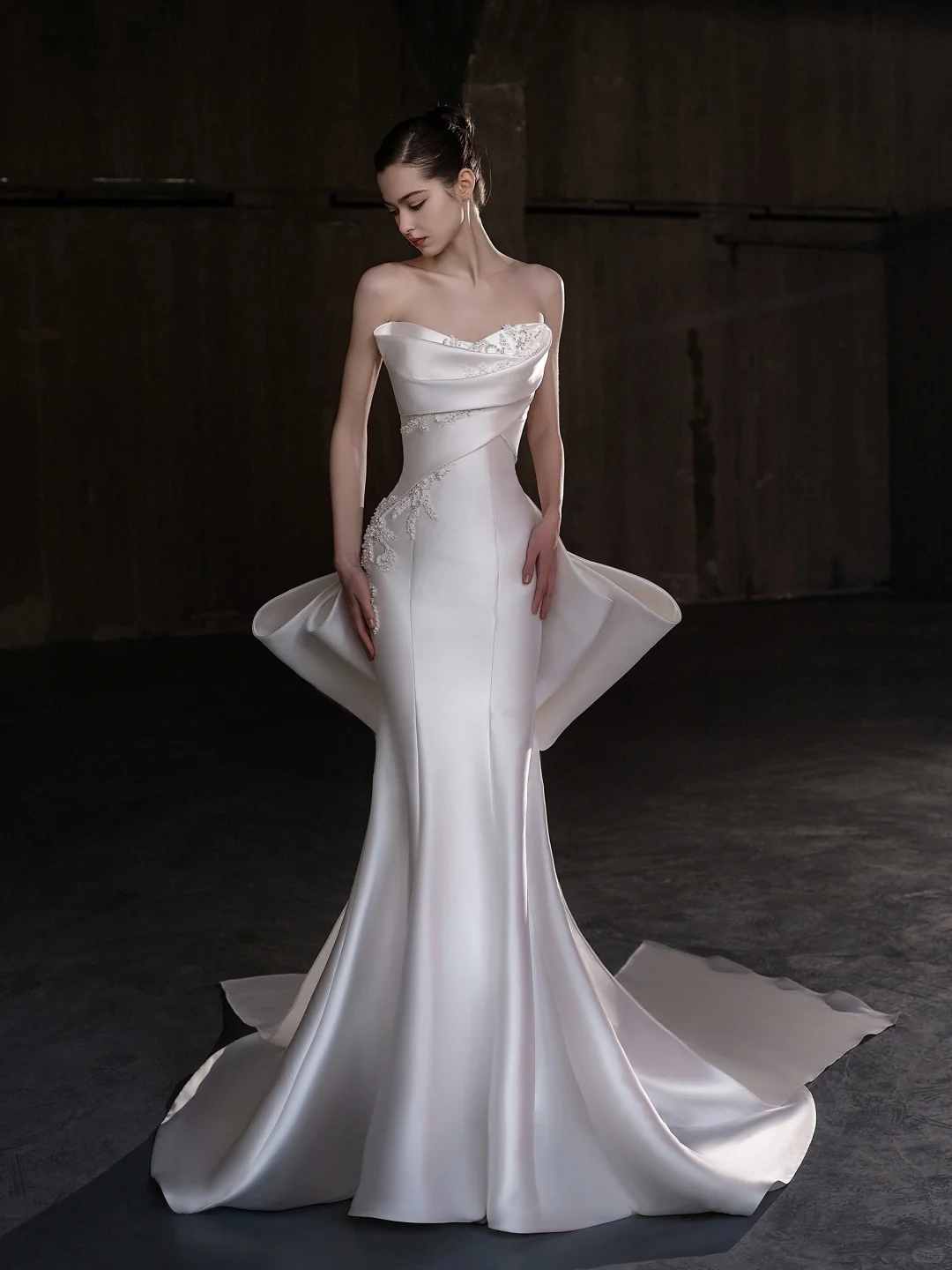 Elegant Mermaid Strapless Satin Applique Long Wedding Dresses C3925