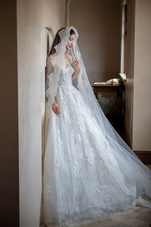 Dreamy Ball Gown Spaghetti Straps Tulle Lace Applique Long Wedding Dresses C3950