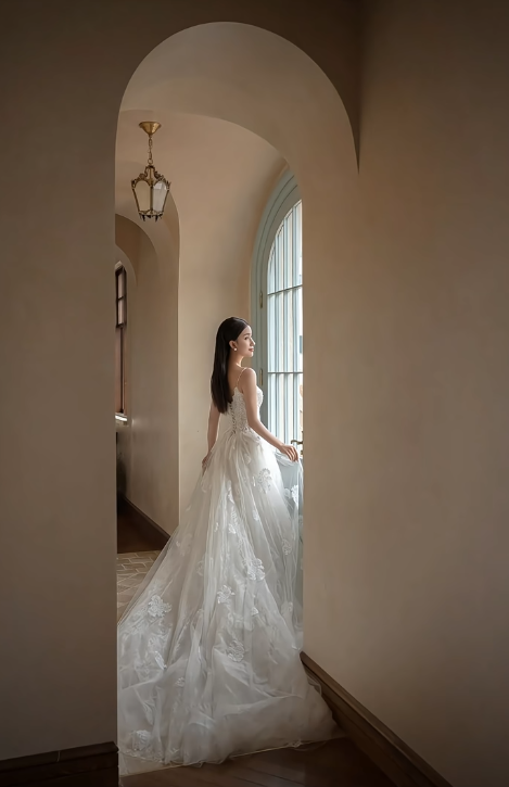 Dreamy Ball Gown Spaghetti Straps Tulle Lace Applique Long Wedding Dresses C3950