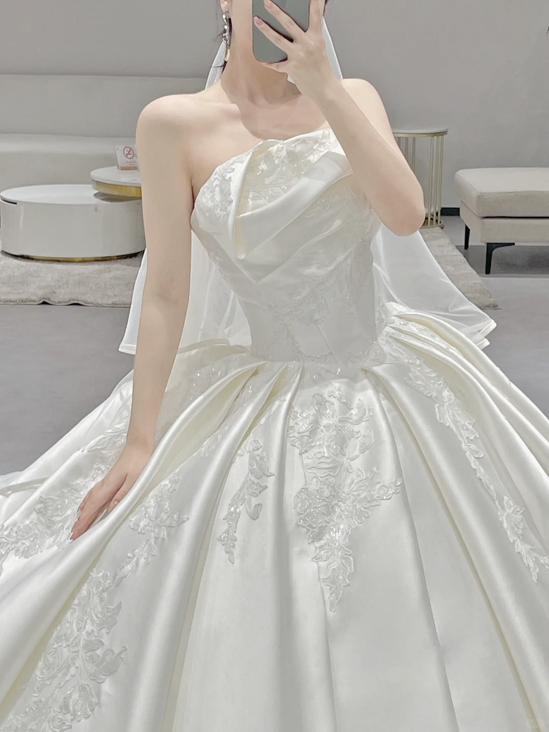 Classy Ball Gown Strapless Satin Pleated Applique With Veil Long Wedding Dresses C3978