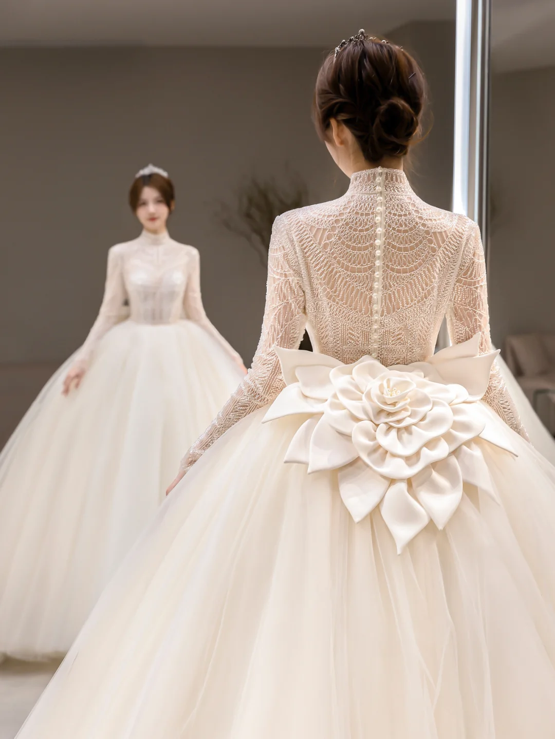 Unique Ball Gown Tulle Lace Long Sleeves Long Wedding Dresses C4171