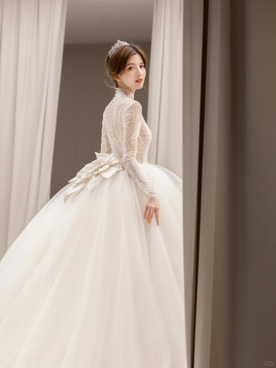 Unique Ball Gown Tulle Lace Long Sleeves Long Wedding Dresses C4171