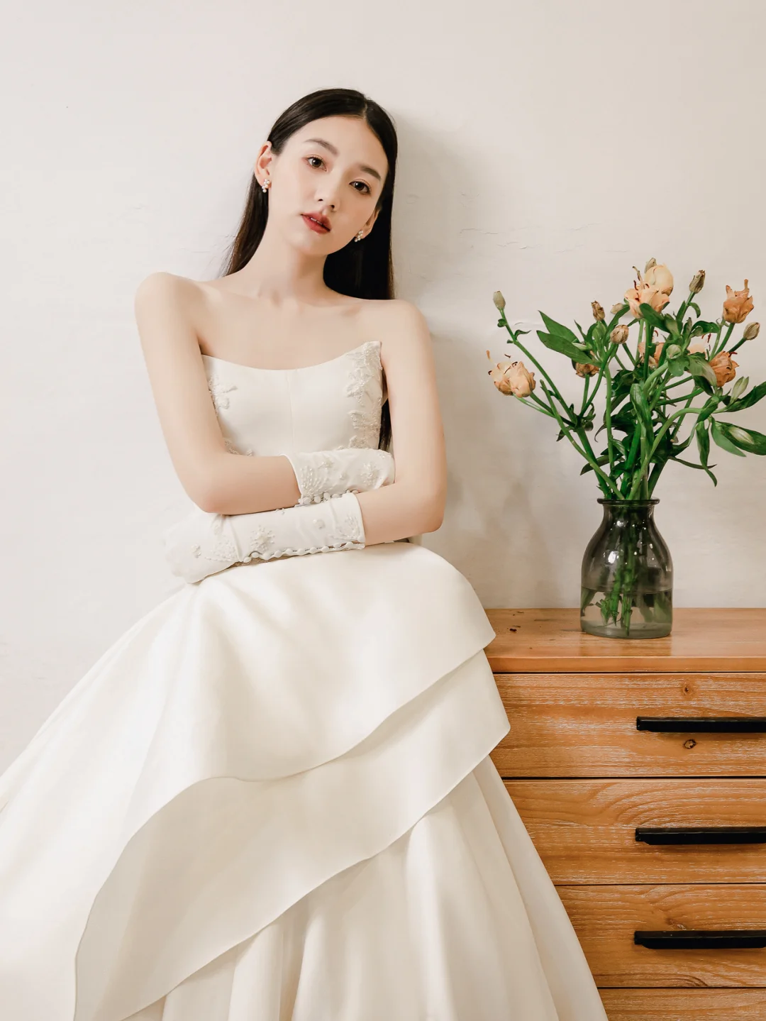 Eelgant Ball Gown Strapless Satin Applique With Gloves Long Wedding Dresses C4172