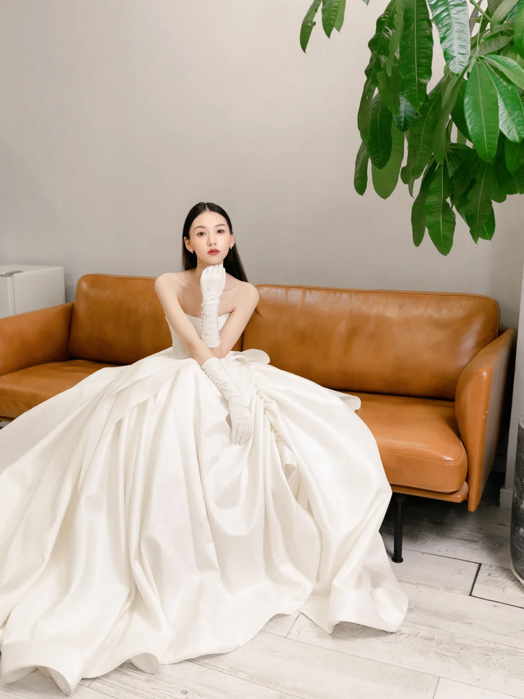Eelgant Ball Gown Strapless Satin Applique With Gloves Long Wedding Dresses C4172