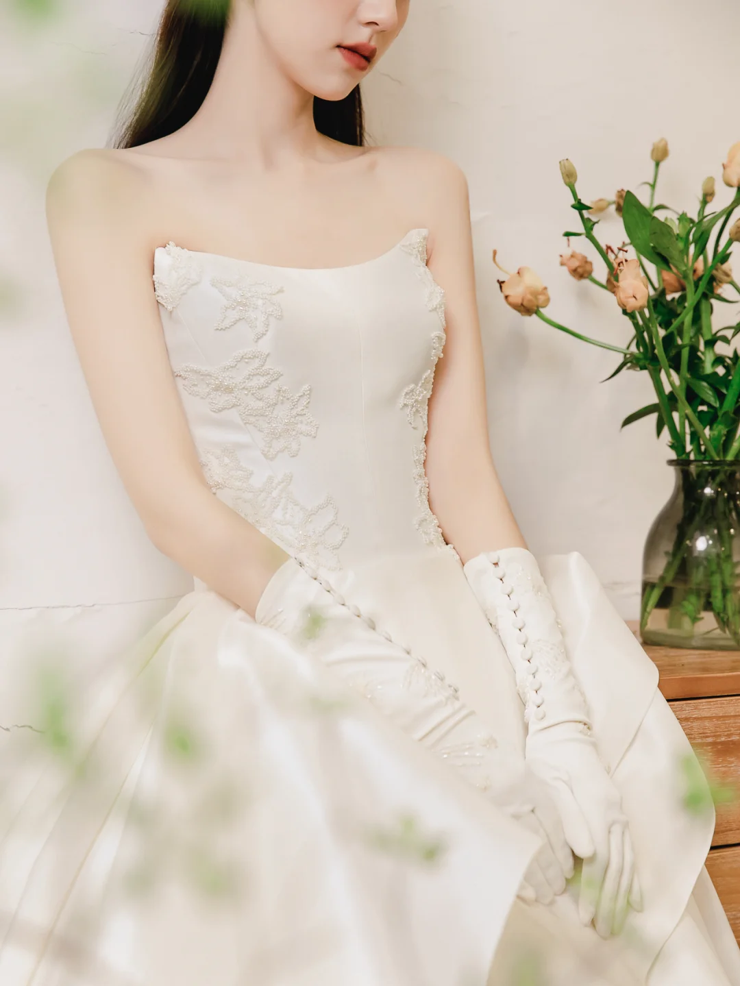 Eelgant Ball Gown Strapless Satin Applique With Gloves Long Wedding Dresses C4172