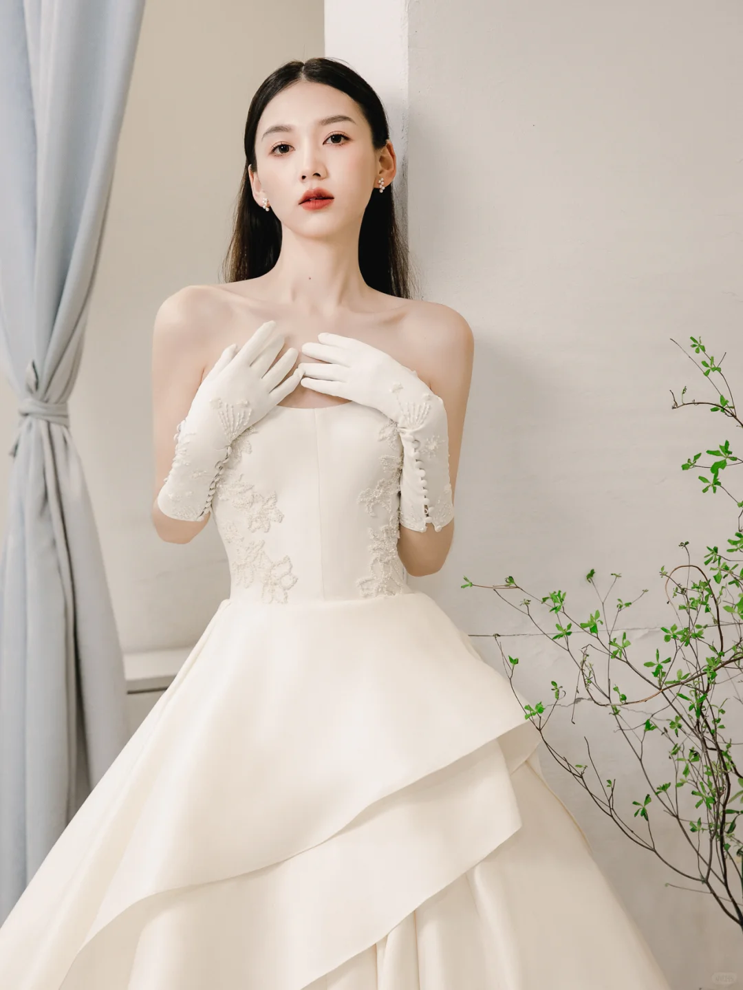 Eelgant Ball Gown Strapless Satin Applique With Gloves Long Wedding Dresses C4172