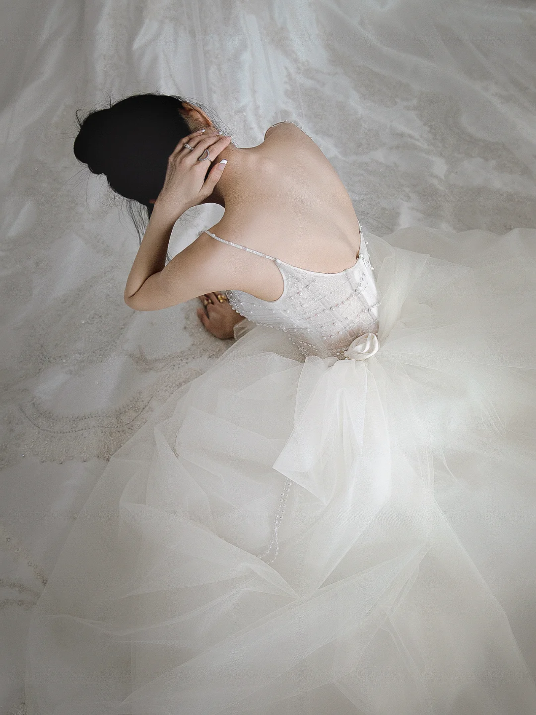 Pretty Ball Gown Spaghetti Straps Tulle Beaded Long Wedding Dresses C4173