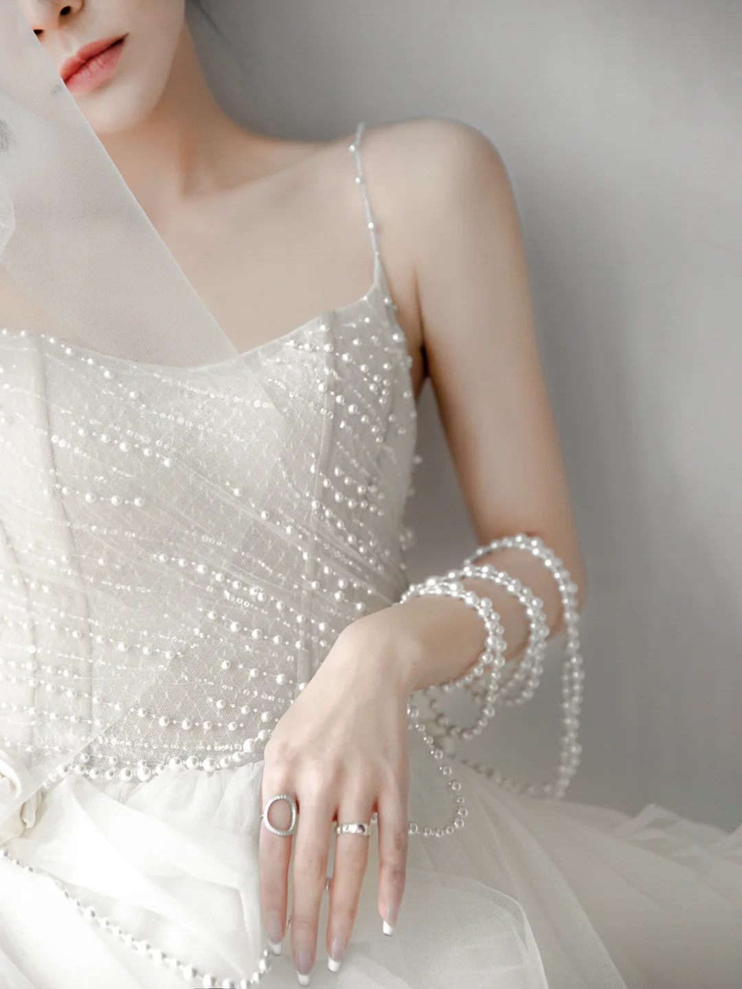 Pretty Ball Gown Spaghetti Straps Tulle Beaded Long Wedding Dresses C4173
