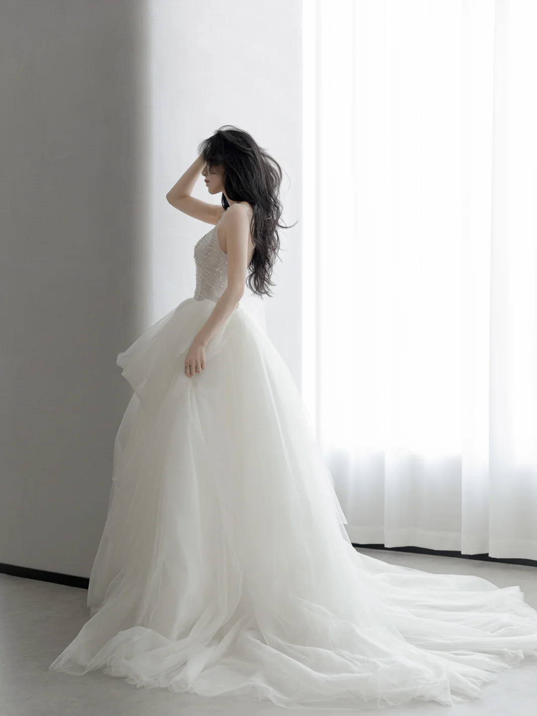 Pretty Ball Gown Spaghetti Straps Tulle Beaded Long Wedding Dresses C4173