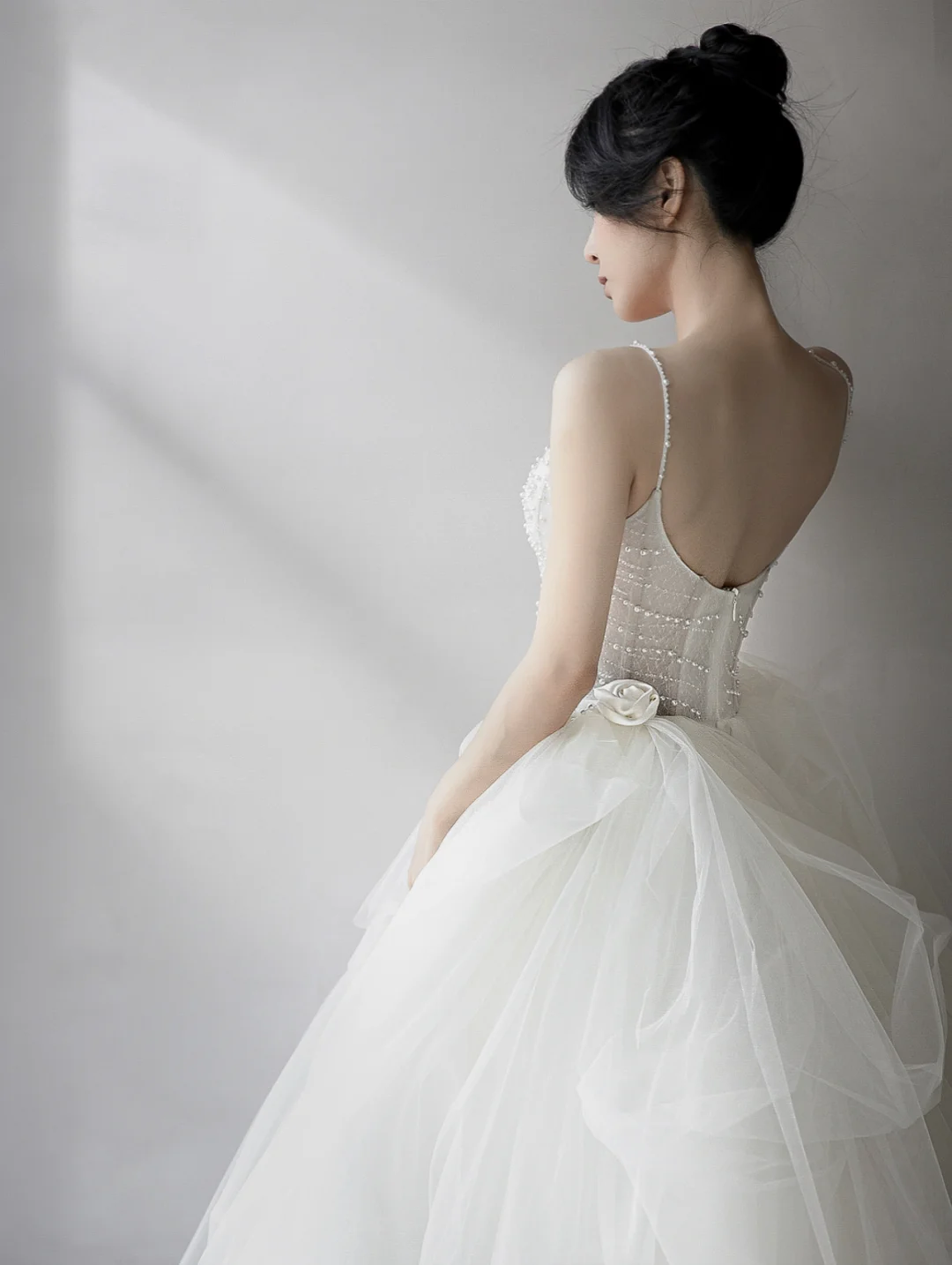 Pretty Ball Gown Spaghetti Straps Tulle Beaded Long Wedding Dresses C4173