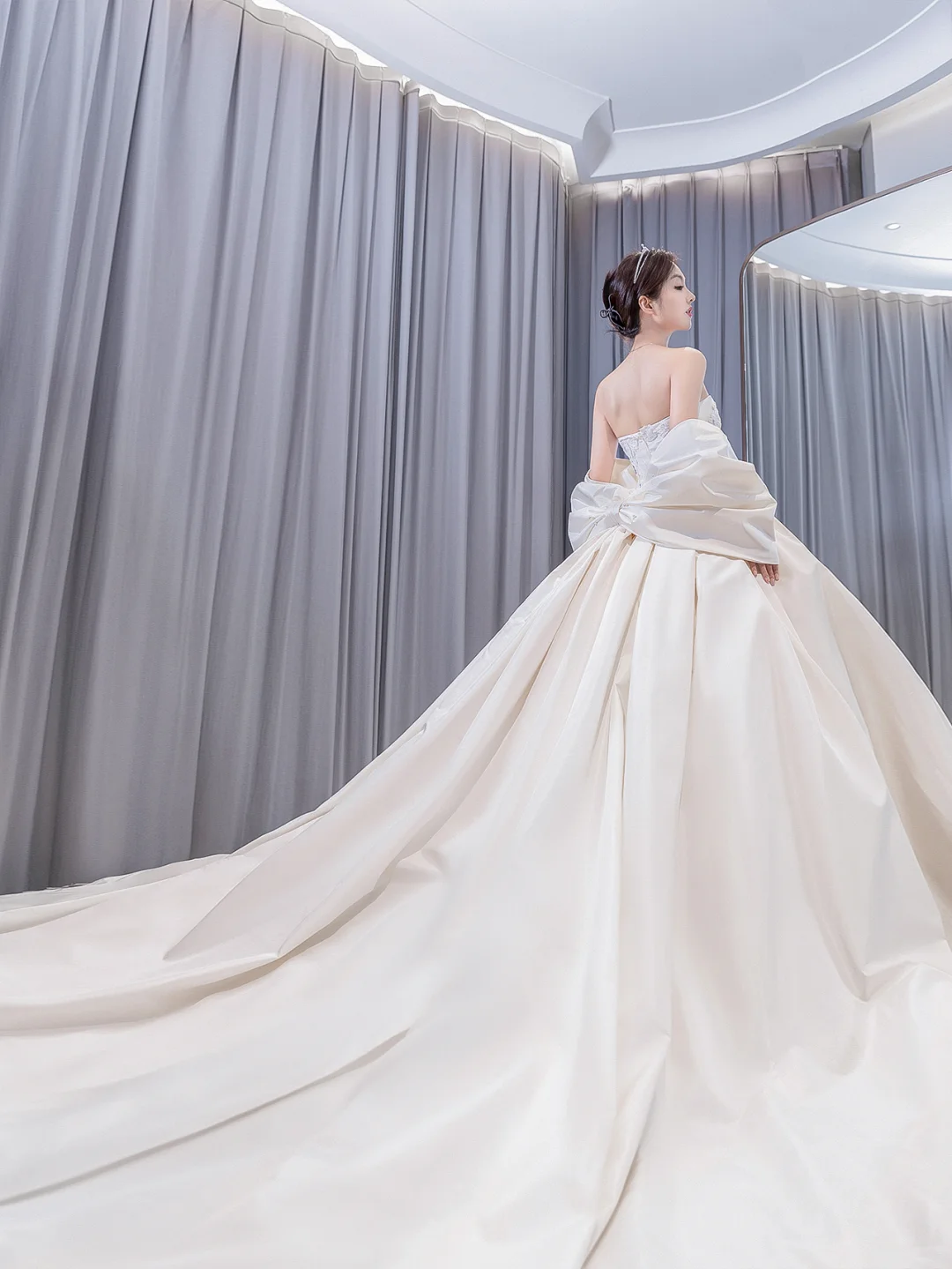 Dreamy Ball Gown Strapless Satin Back With Bow Long Wedding Dresses C4195