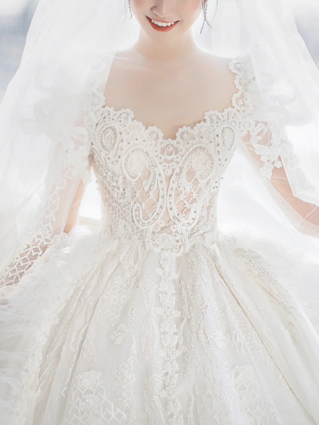 Timeless Ball Gown Tulle Lace Applique Long Sleeves With Veil Long Wedding Dresses C4197