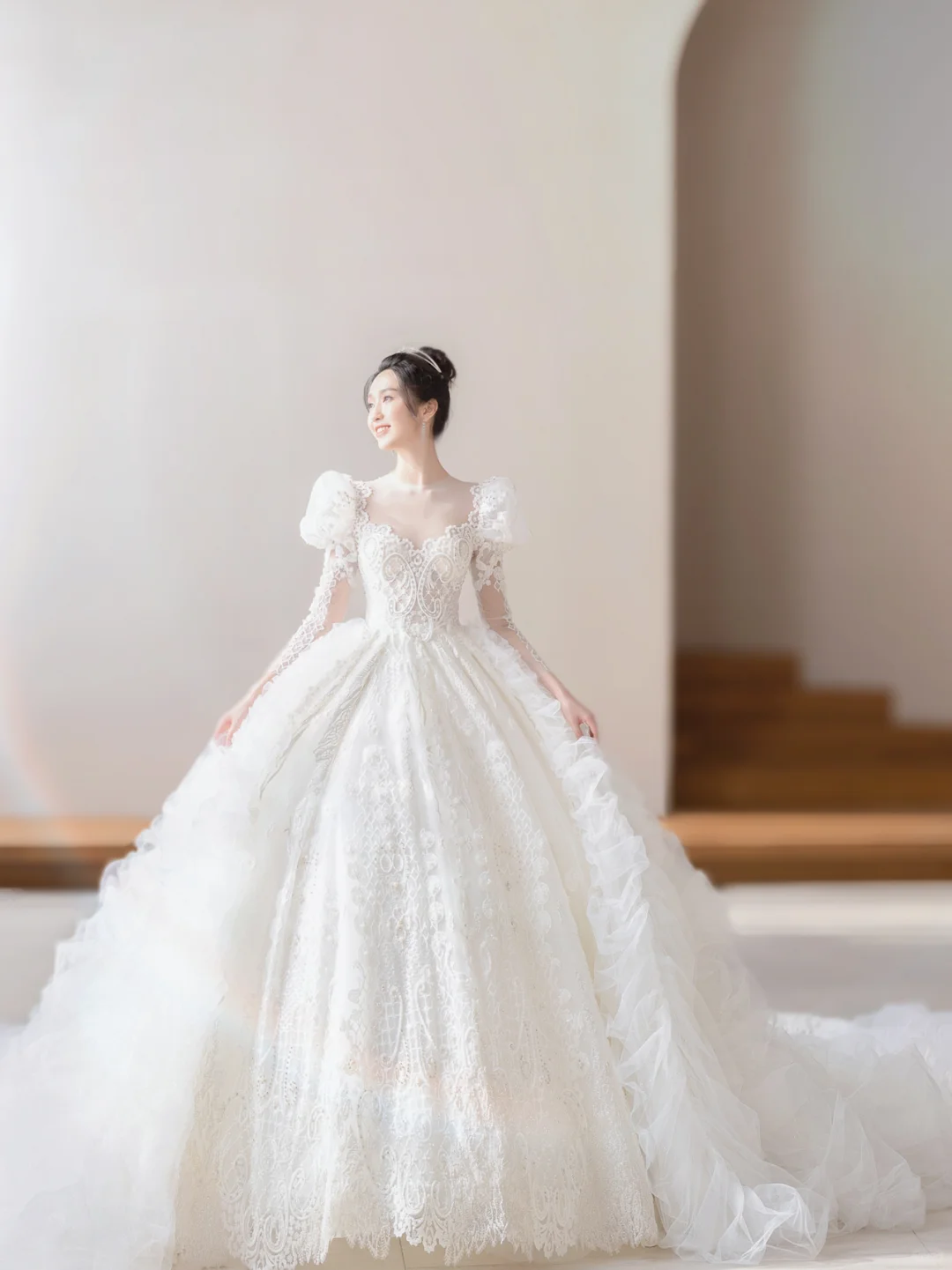 Timeless Ball Gown Tulle Lace Applique Long Sleeves With Veil Long Wedding Dresses C4197