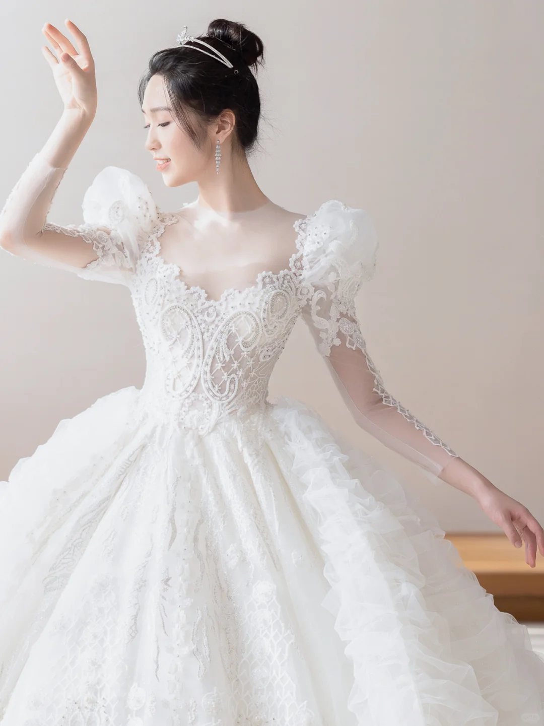 Timeless Ball Gown Tulle Lace Applique Long Sleeves With Veil Long Wedding Dresses C4197