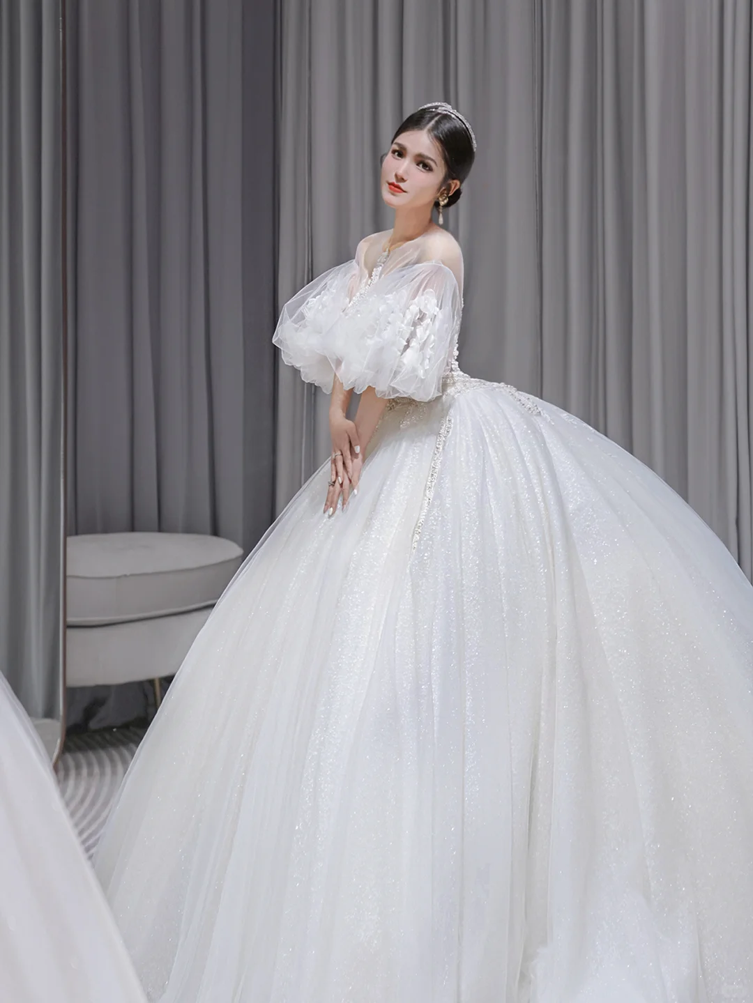 Pretty Ball Gown Tulle Lace Applique Short Sleeves Long Wedding Dresses C4198