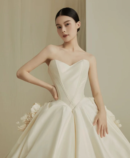 Dreamy Ball Gown Strapless Satin With Veil Long Wedding Dresses C4201
