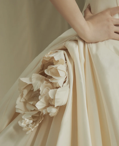 Dreamy Ball Gown Strapless Satin With Veil Long Wedding Dresses C4201