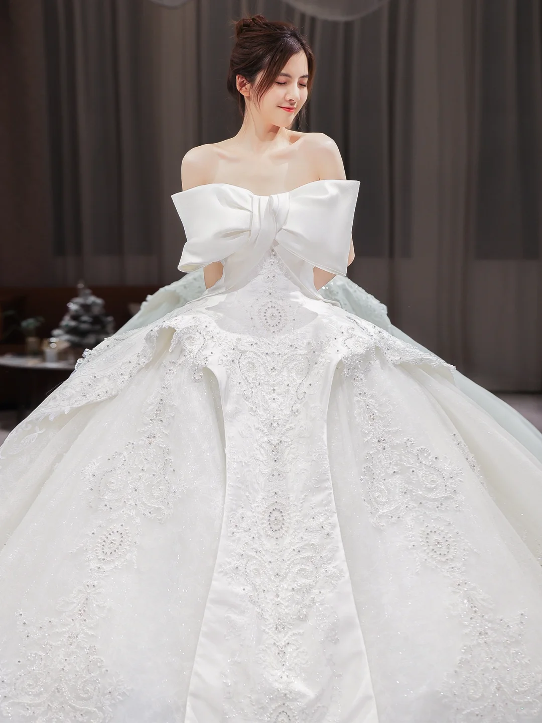 Unique Ball Gown Strapless Satin Tulle Lace Sequin Beaded With Bow Long Wedding Dresses C4203