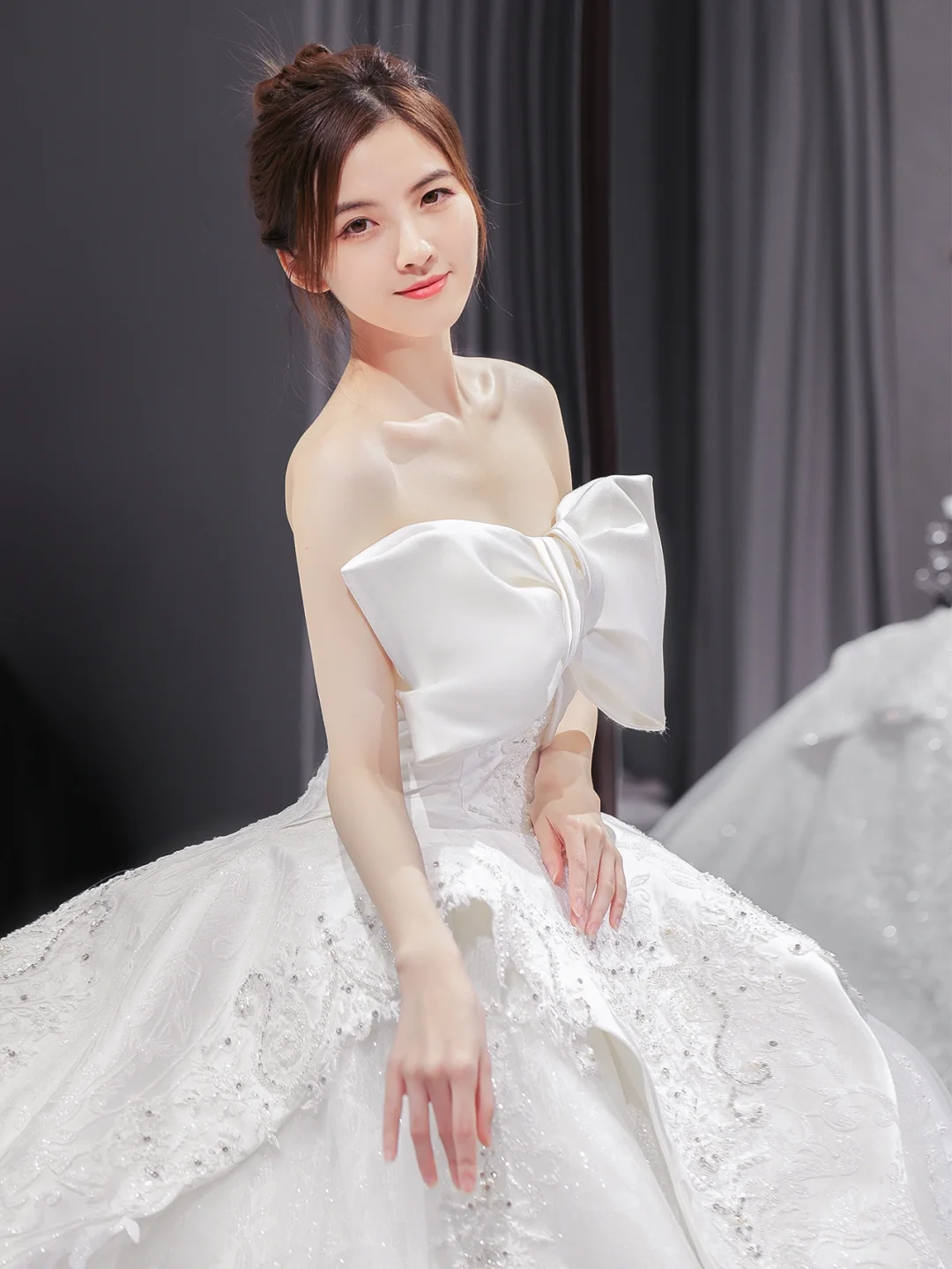 Unique Ball Gown Strapless Satin Tulle Lace Sequin Beaded With Bow Long Wedding Dresses C4203