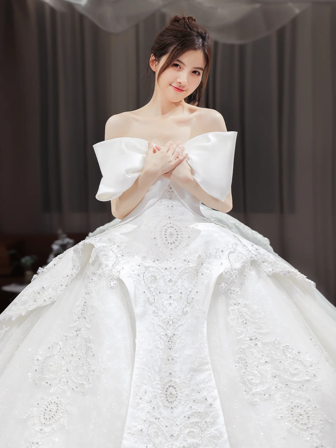 Unique Ball Gown Strapless Satin Tulle Lace Sequin Beaded With Bow Long Wedding Dresses C4203