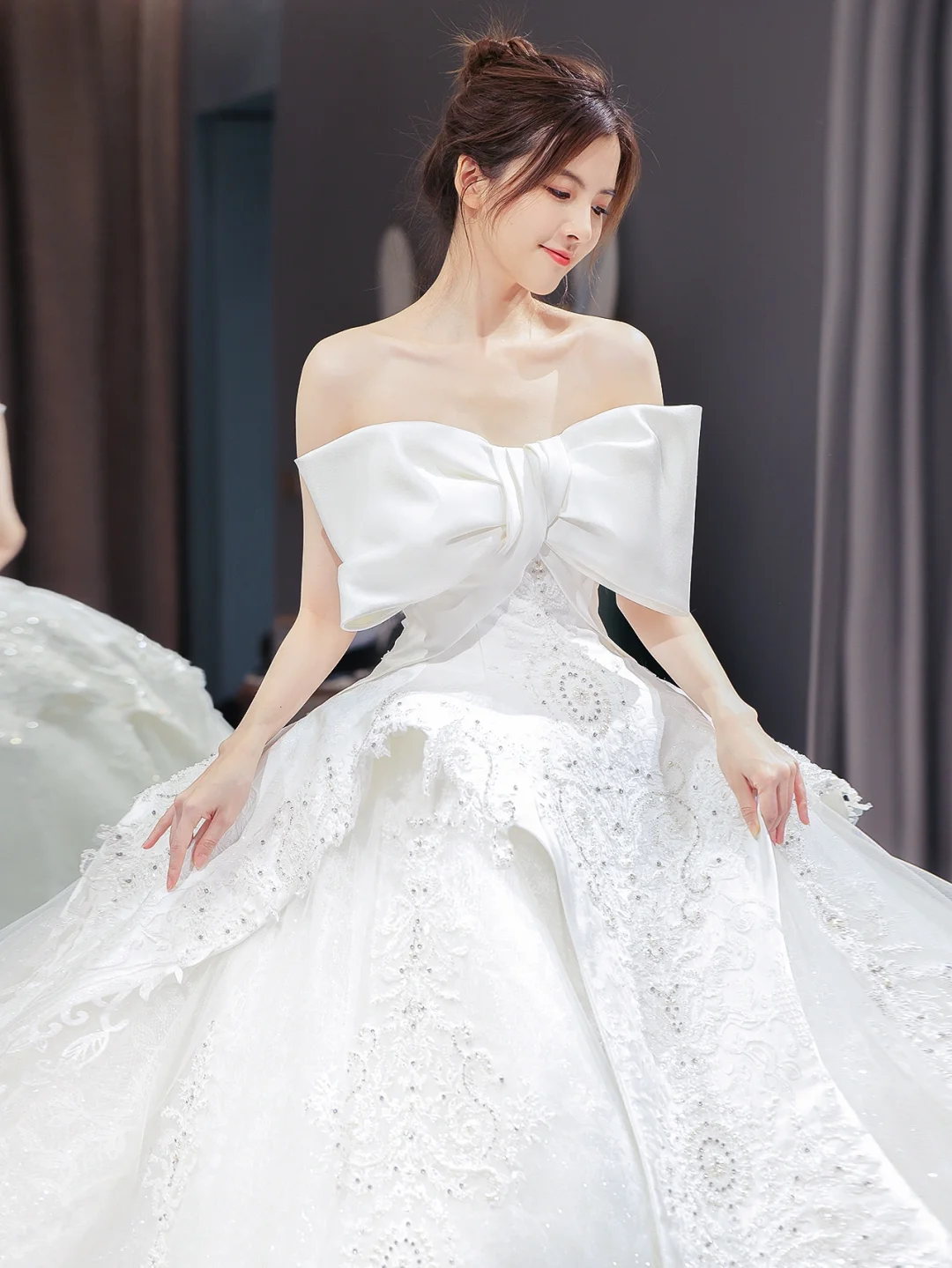 Unique Ball Gown Strapless Satin Tulle Lace Sequin Beaded With Bow Long Wedding Dresses C4203