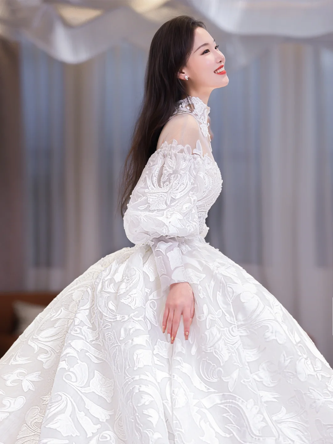 Unique Ball Gown Tulle Lace Applique Long Sleeves Long Wedding Dresses C4208