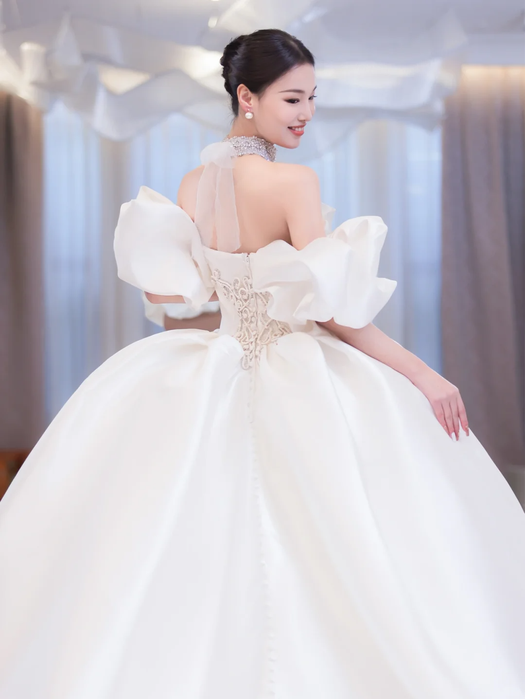 Elegant Ball Gown Off The Shoulder Satin With Veil Long Wedding Dresses C4212