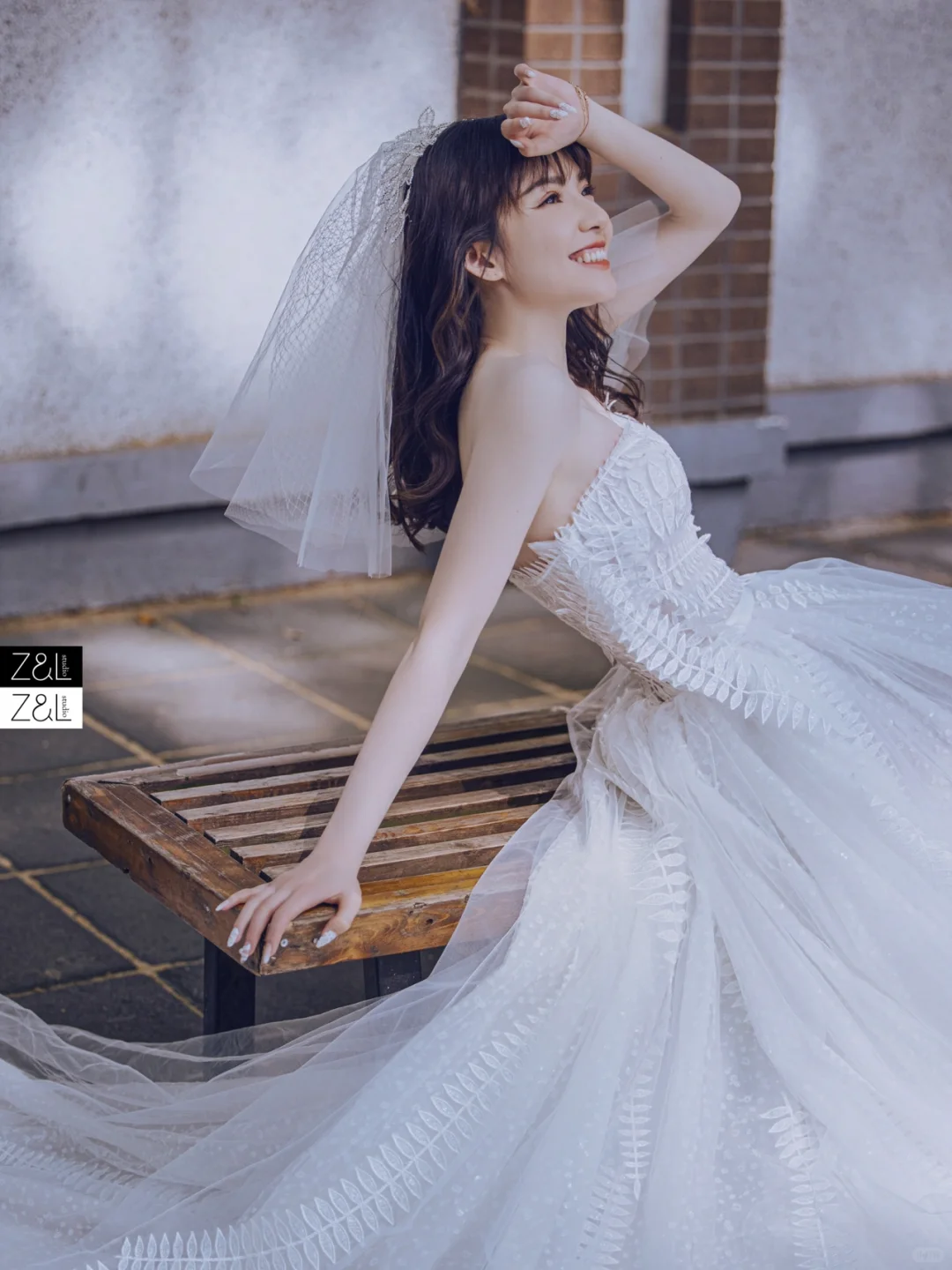Unique Ball Gown Strapless Tulle Applique With Veil Long Wedding Dresses C4217