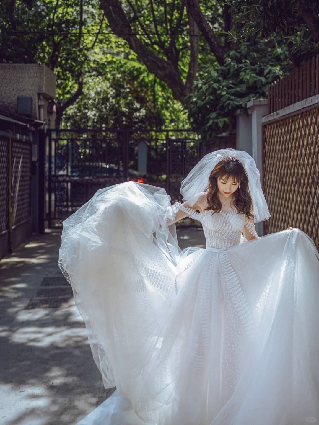 Unique Ball Gown Strapless Tulle Applique With Veil Long Wedding Dresses C4217