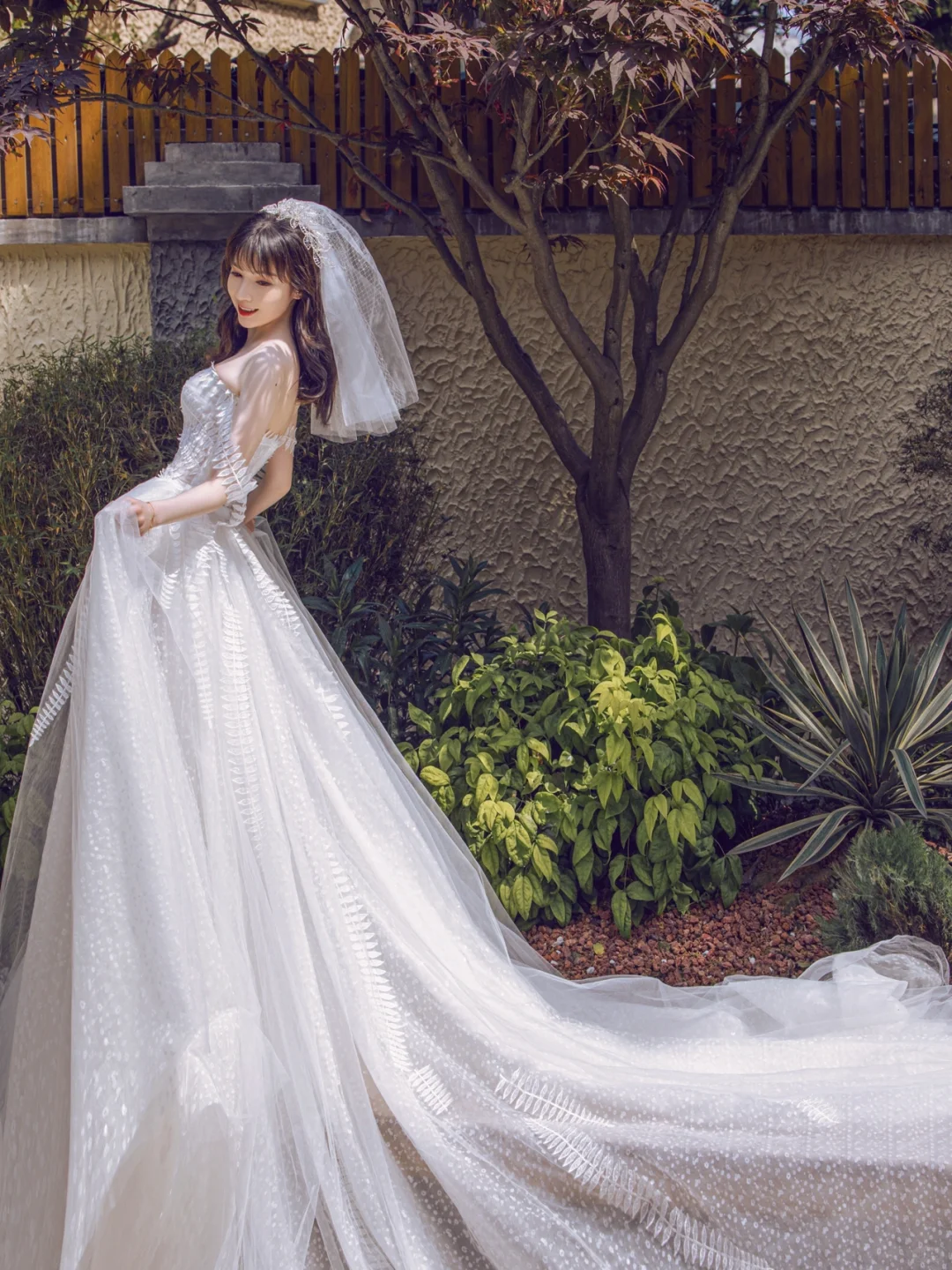 Unique Ball Gown Strapless Tulle Applique With Veil Long Wedding Dresses C4217