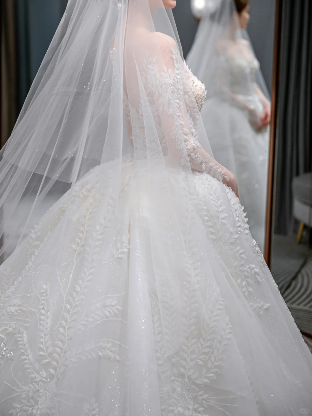 Dreamy Ball Gown Tulle Applique Long Sleeves With Veil Long Wedding Dresses C4226